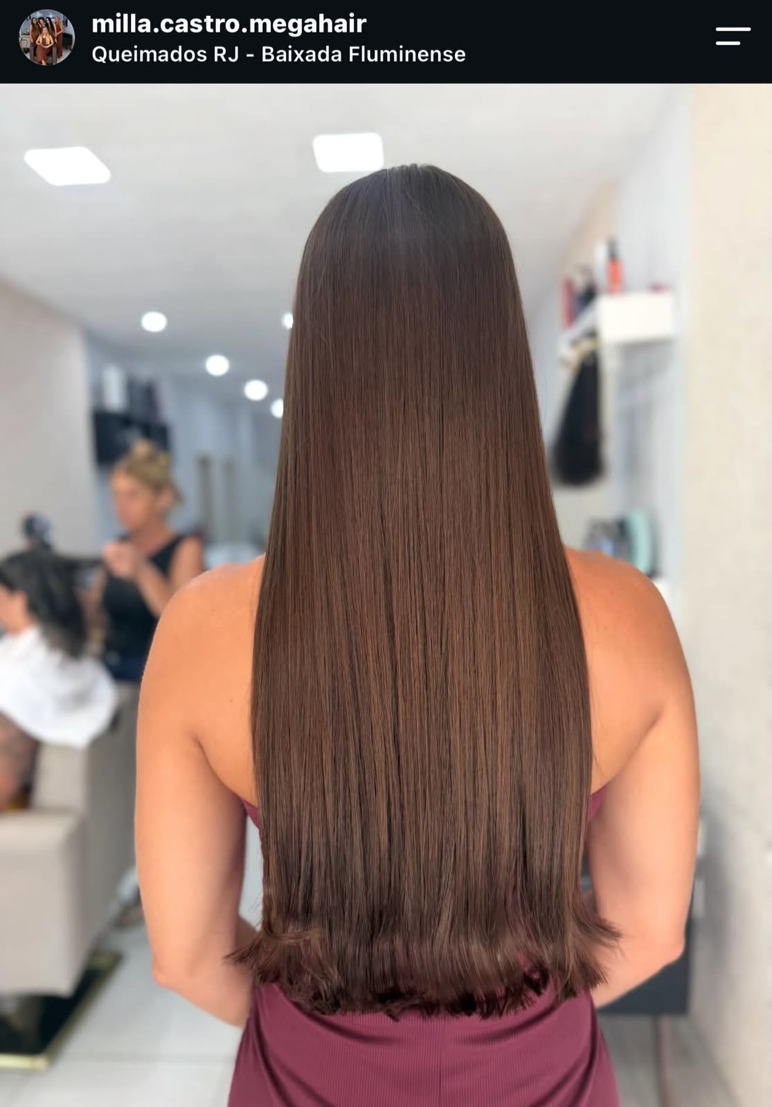 Cabelo longo castanho com acabamento natural